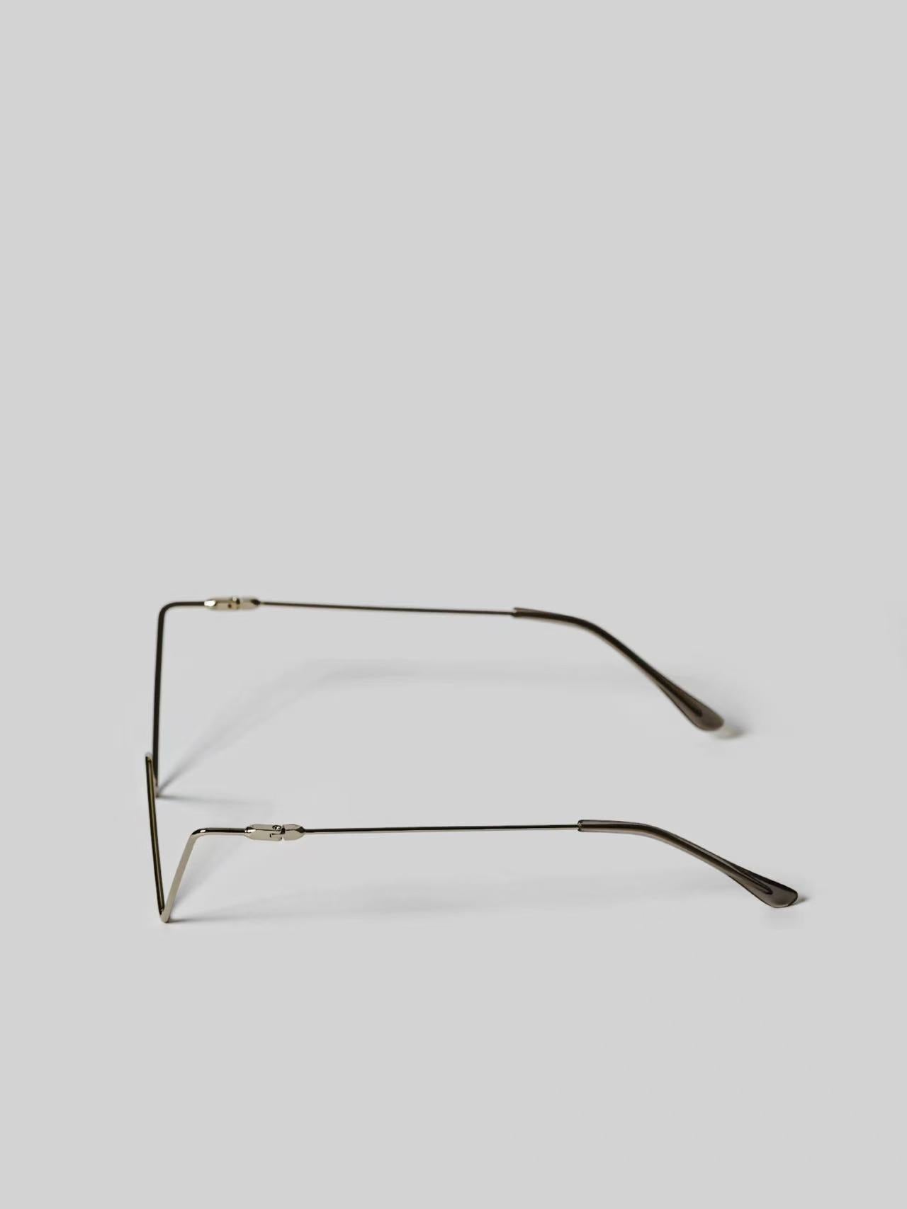 W-Shaped Glasses Frame – V-Wire Rimless Fashion Accessory | Street Style Gift